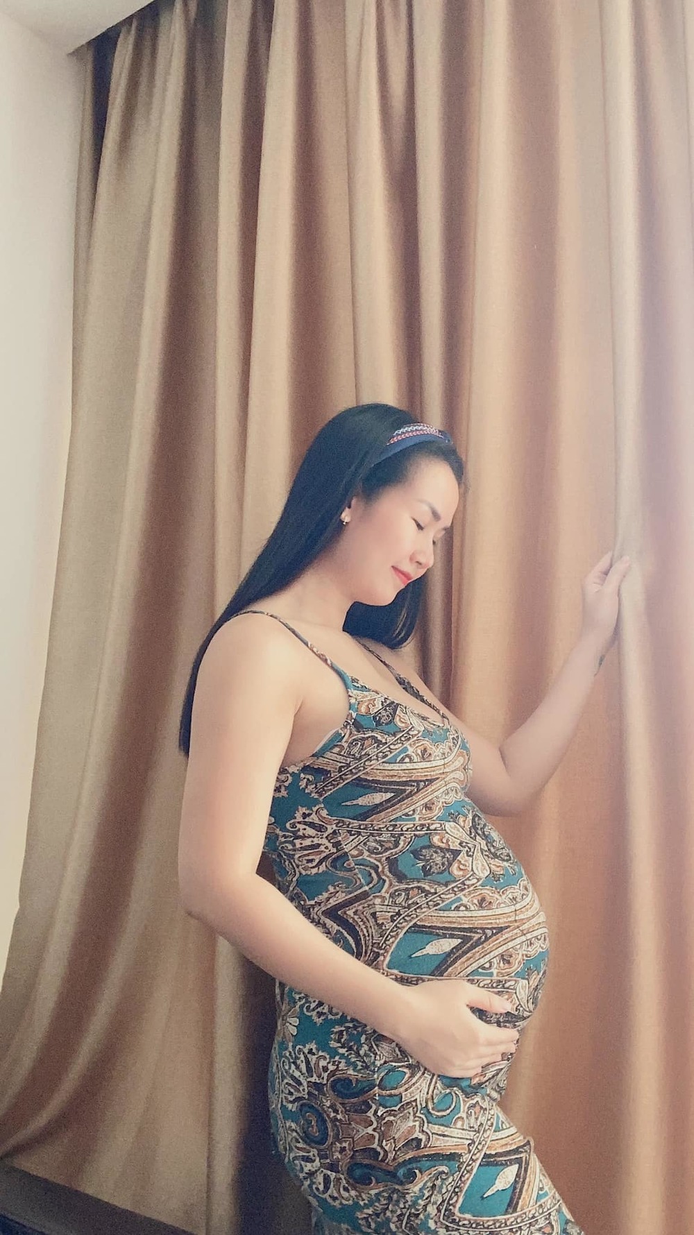 Trong giai đoạn mang thai, bụng bầu của Võ Hạ Trâm rất to