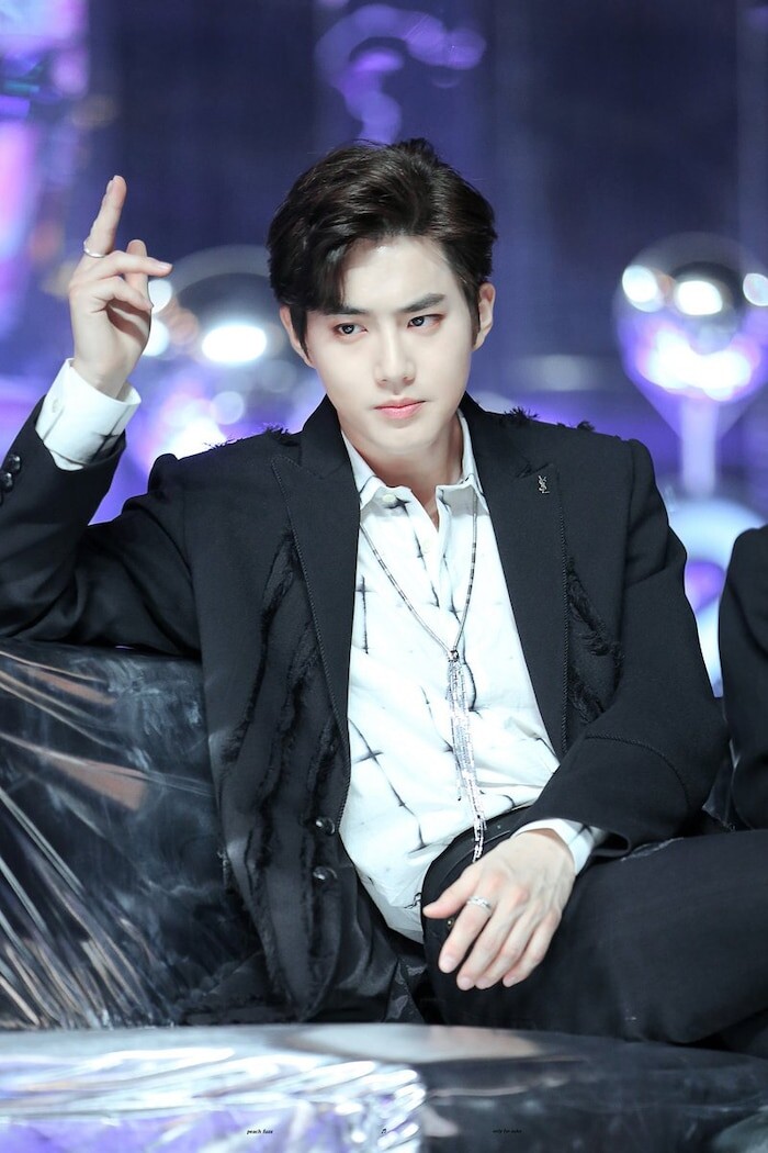 Suho sinh năm 1991, là thủ lĩnh nhóm nhạc EXO