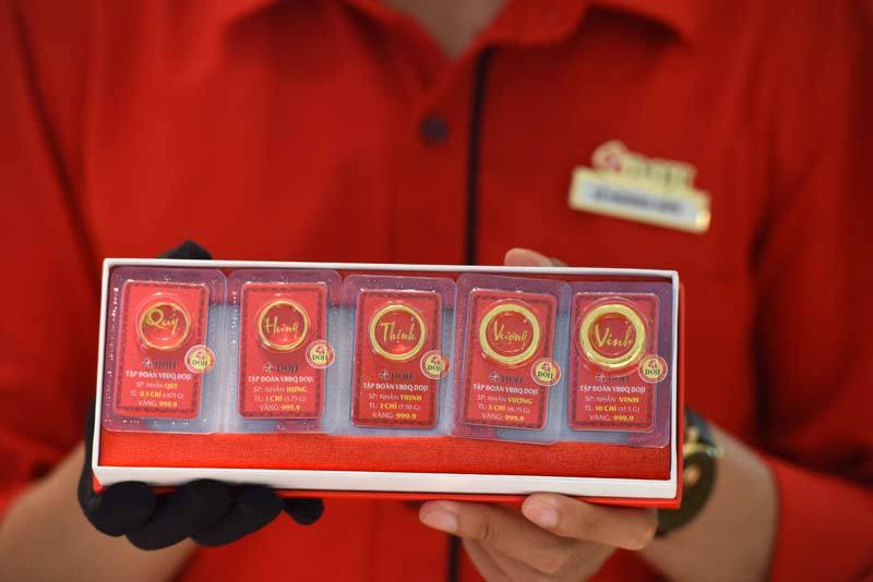 Giá vàng hôm nay 19/11: Vàng treo cao.