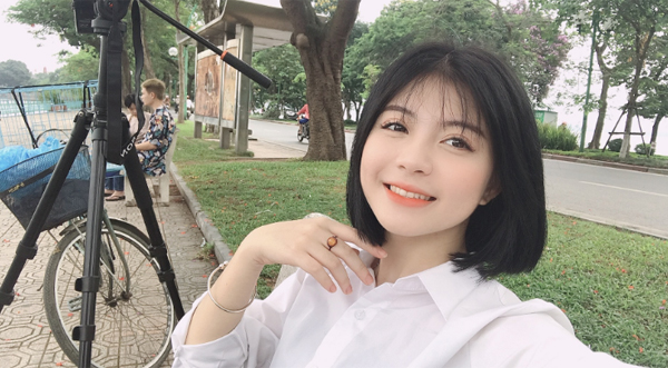 Trang Banana có nụ cười hiền cùng nét mặt đáng yêu. 