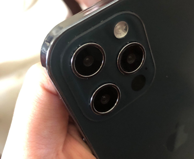 Do chủ quan nên khi nhận hàng, cô nàng không quay clip unbox mà chỉ chụp hình lúc bóc seal