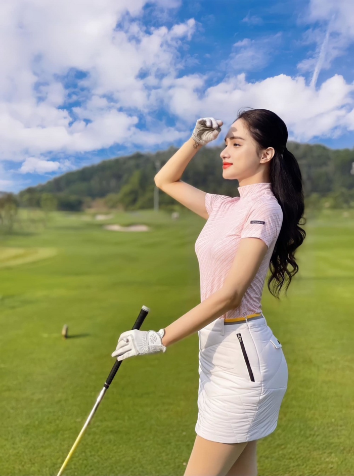 Golf là một bộ môn nàng Hậu yêu thích trong thời gian 