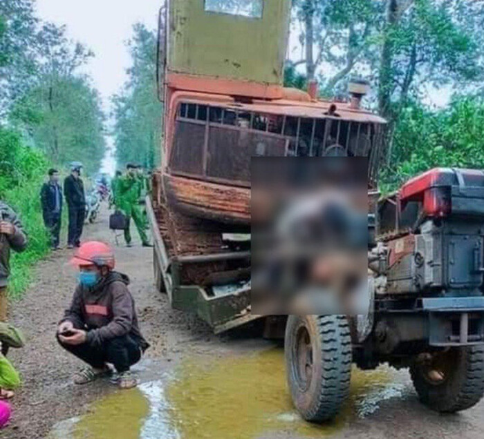 Nam thanh niên tử vong khi đang điều khiển công nông. Ảnh: TTO