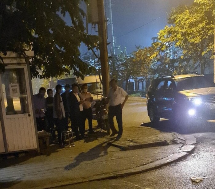 Hình ảnh phía bà Lê Hoàng Diệp Thảo cung cấp, nhóm người đến Nhà máy Cà phê Trung Nguyên Bắc Giang gây áp lực để cưỡng chiếm nhà máy trong đêm tối. (Ảnh: Doanh nghiệp cung cấp).