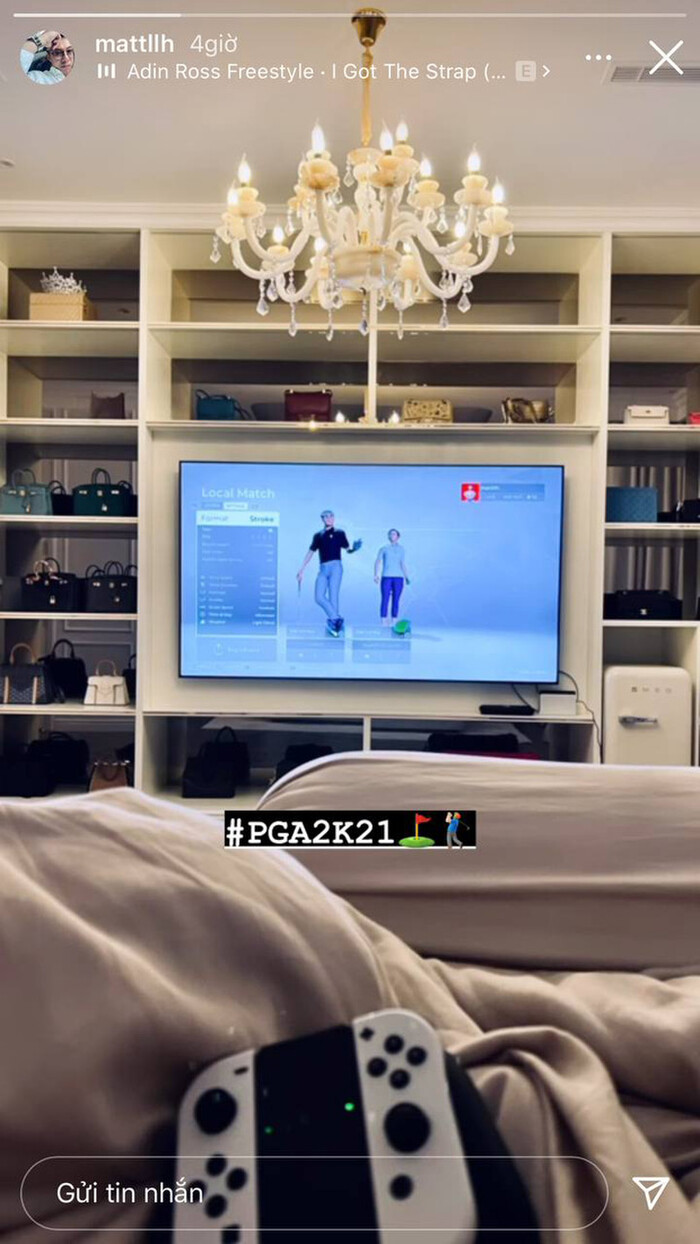 3h sáng Matt Liu check in trong phòng ngủ với dàn túi hiệu phía sau. 