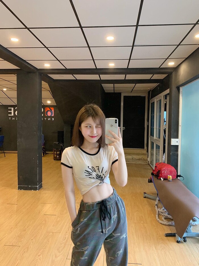 Han Sara là mỹ nhân có vòng eo nhỏ kỉ lục showbiz Việt.