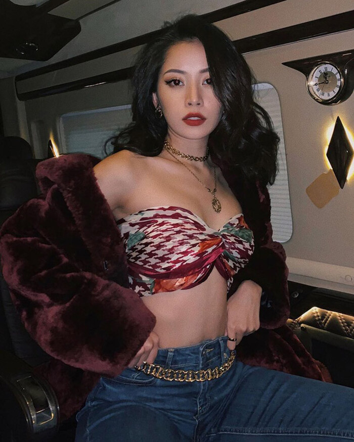 Chi Pu khiến nhiều khán giả xuýt xoa với vòng eo 54 cm.