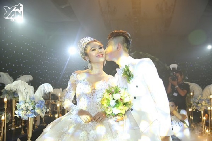 Lâm Khánh Chi lên xe hoa vào tháng 12/2017.