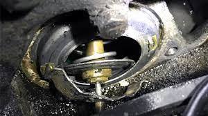 Các dấu hiệu cho thấy van điều nhiệt ô tô Rò rỉ chất làm mát