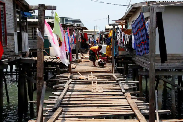 Một ngôi làng ở Thủ đô Port Moresby, Papua New Guinea. Ảnh: Reuters