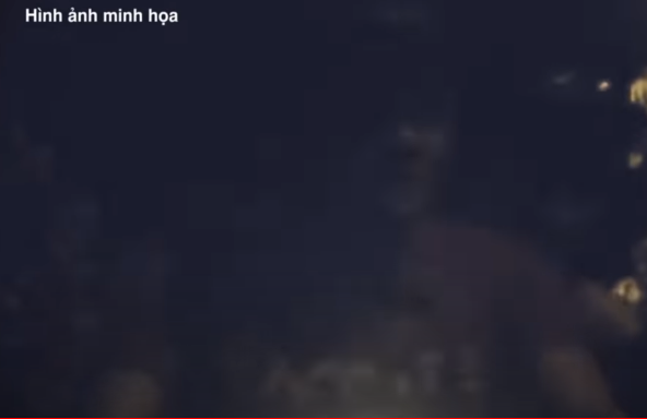 Tại cơ quan Công an, Động khai nhận, khoảng 20h, ngày 3/1/2019, Động đang cùng các bạn ngồi nhậu tại khu vực Dinh Cậu (thị trấn Dương Đông, huyện Phú Quốc) thì chị L.T.T. (43 tuổi) đến nhậu cùng. Biết chị T. hành nghề bán dâm nên Động xin số điện thoại. Sau khi nhậu xong, Đông về vay tiền người quen rồi gọi điện thoại rủ chị T. đi qua đêm. Người phụ nữ này đồng ý với giá 1 triệu đồng rồi chạy xe máy đến đón Động. Trên đường đi, chị T. đòi thêm 500.000 đồng nhưng Động không đồng ý và hai bên xảy ra cự cãi.