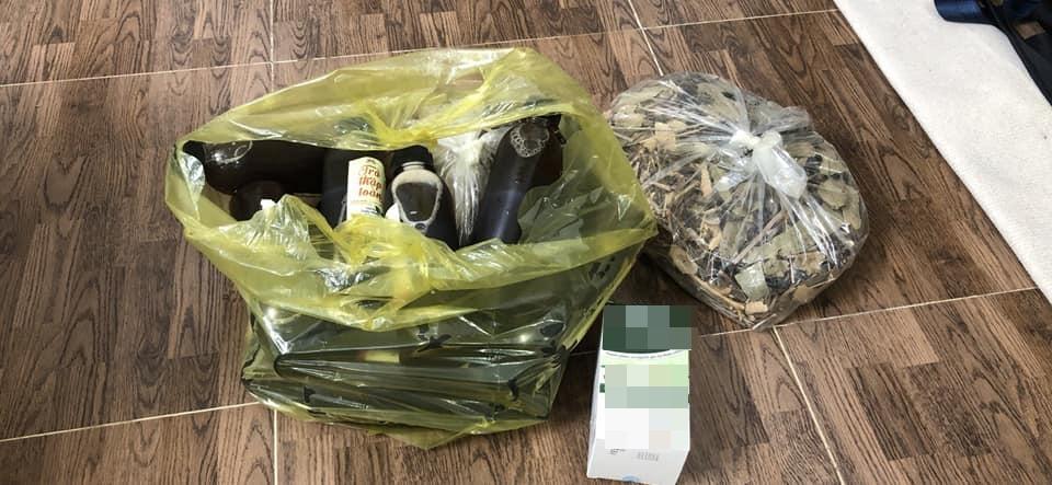 Món quà Angela Phương Trinh gửi Lâm Khánh Chi. 