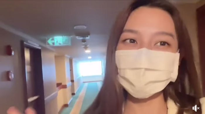 Thuỳ Tiên livestream hào hứng khoe căn hộ mới của mình tại Thái Lan.