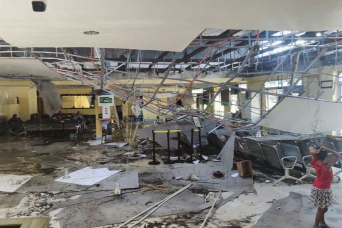 Sân bay trên đảo Siargao bị hư hỏng. Ảnh: AP