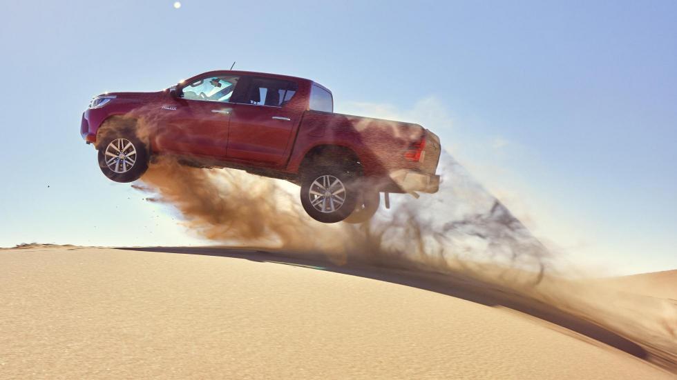 Hilux là chiếc xe nổi tiếng không thể phá hủy. (Ảnh: Top Gear)
