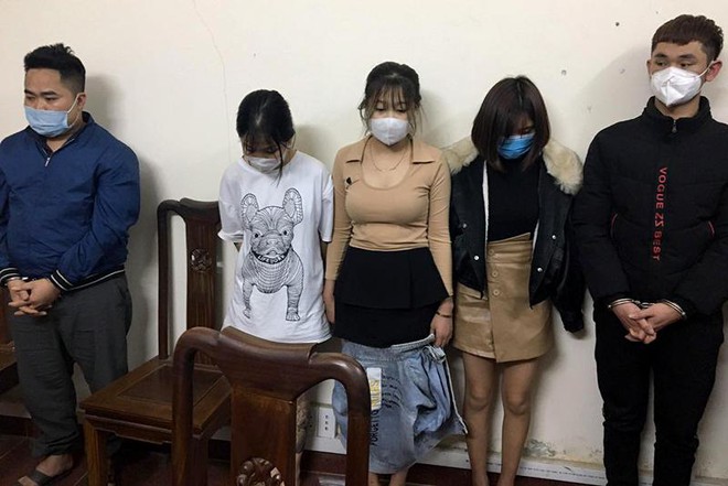 Một số đối tượng bị Công an xã Hồng Lạc bắt quả tang tụ tập trong nhà nghỉ sử dụng trái phép chất ma tuý