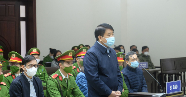 Bị cáo Nguyễn Đức Chung tại phiên toà - Ảnh: N.A.