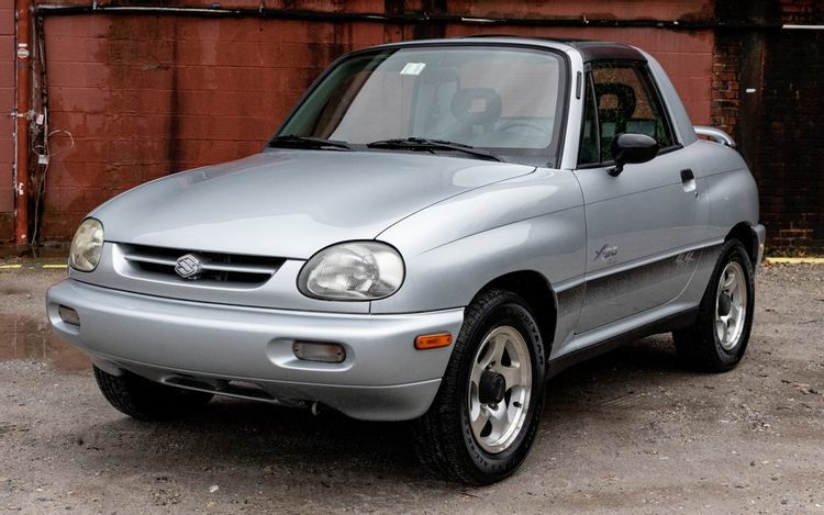 Suzuki X-90 nhìn như một chiếc xe đồ chơi.