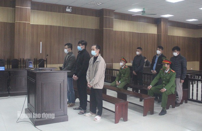 Các bị cáo tại phiên xét xử chiều ngày 27-12