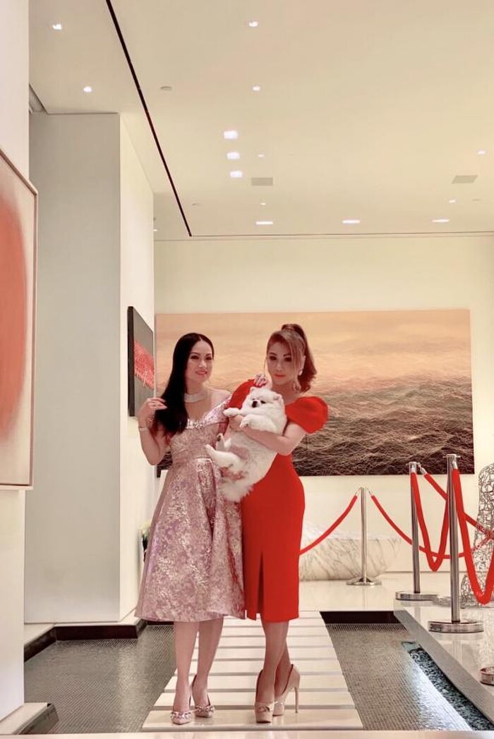 Hà Phương - Minh Tuyết diện trang phục nổi bật trong đêm tiệc giáng sinh.