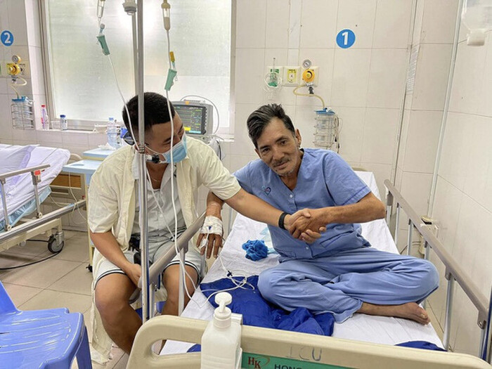 MC Phạm Anh có mặt bên NS Thương Tín khi nam tài tử nhập viện vì đột quỵ