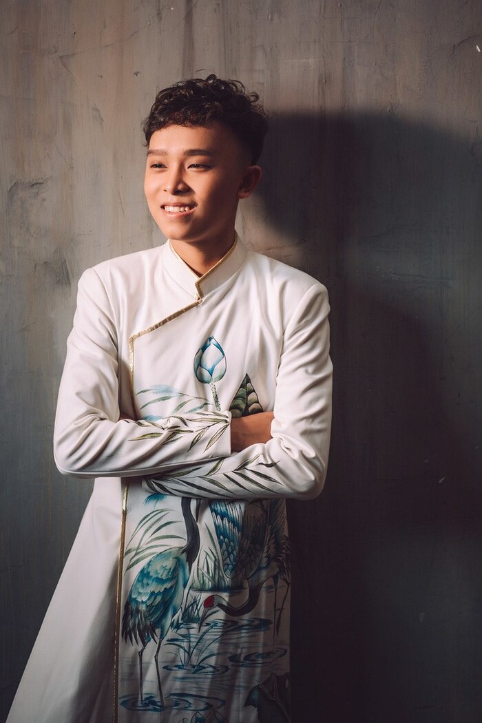 Nam ca sĩ đã vực dậy tinh thần sau biến cố mẹ nuôi qua đời và lùm xùm tiền cát-sê.