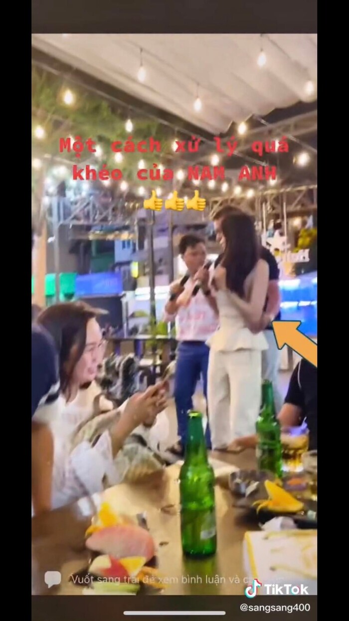 Hành động thân mật quá mức của người đàn ông với Nam Anh