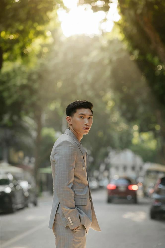 Theo tìm hiểu, bộ ảnh này được Đoàn Văn Hậu thực hiện trước ngày rời Việt Nam sang Hàn Quốc điều trị chấn thương. 