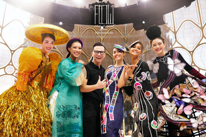 Sau chuyến bay dài, mọi người đã về Việt Nam và thực hiện cách ly theo đúng quy định.