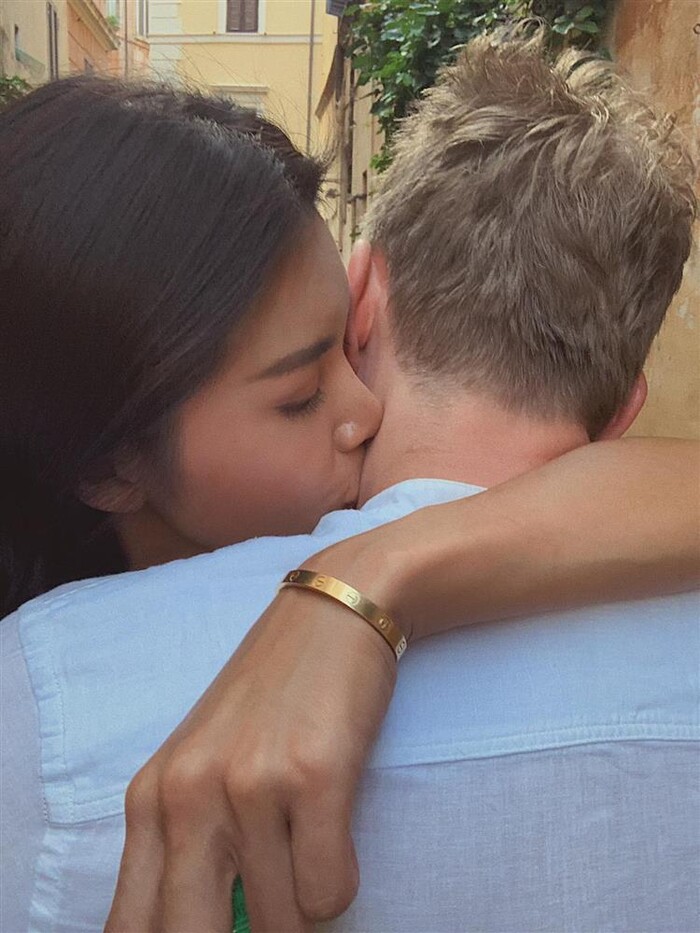 Bạn trai Minh Tú lớn hơn cô 10 tuổi, đến từ Đức và đã có hơn 15 năm làm việc ở khu vực châu Á.