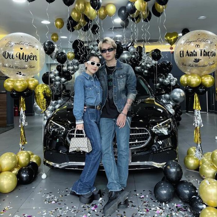 Du Uyên cùng bạn trai mạnh tay 