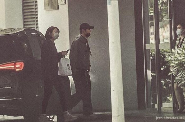 Song Joong Ki và Jeon Yeo Bin được cho là lộ ảnh hẹn hò ngay dịp đầu năm mới 2022. 