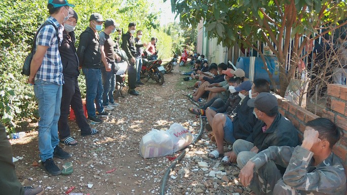 Lực lượng công an bắt quả tang 26 đối tượng đánh bạc và tổ chức đánh bạc