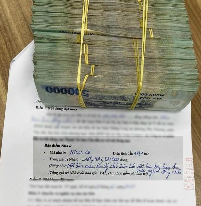 Hình ảnh hợp đồng được môi giới tiết lộ việc khách hàng mua căn biệt thự diện tích 419m2 với giá 118,9 tỷ đồng tại khu đô thị Ciputra