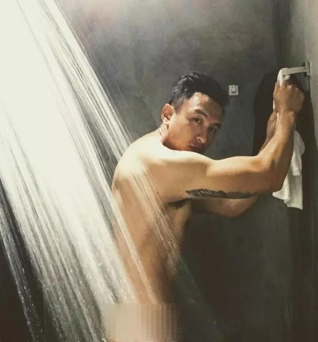 Anh là một trong những MC hiếm hoi thích show hình nhạy cảm .