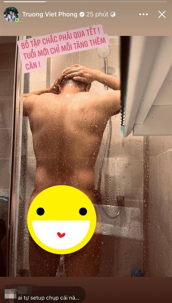 Trương Việt Phong gây sốt tung ảnh cởi sạch.