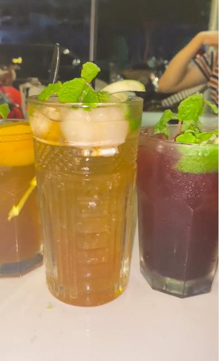 Nước uống cũng không có chất lượng khá khẩm hơn là bao