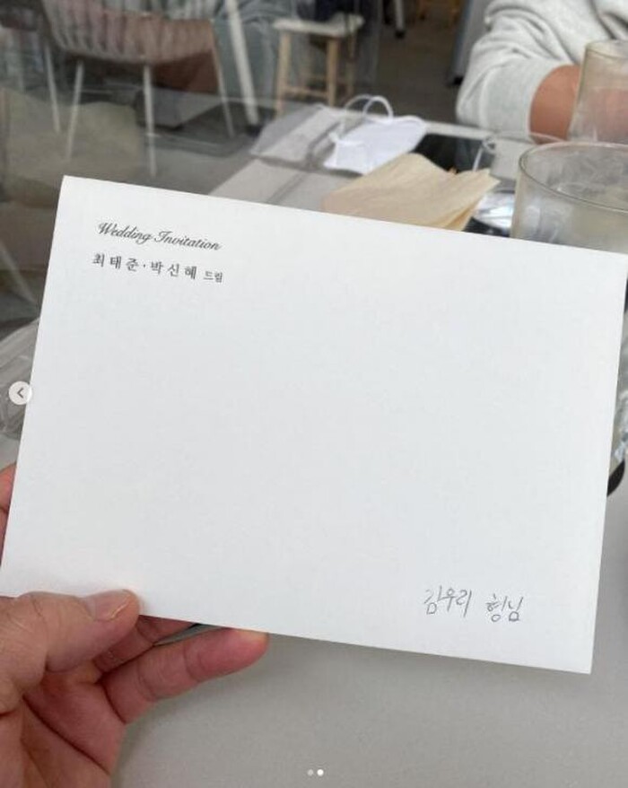 Người hâm mộ kỳ vọng có sự xuất hiện của Lee Min Ho, Lee Jong Suk, Lee Sung-kyung… trong hôn lễ. 