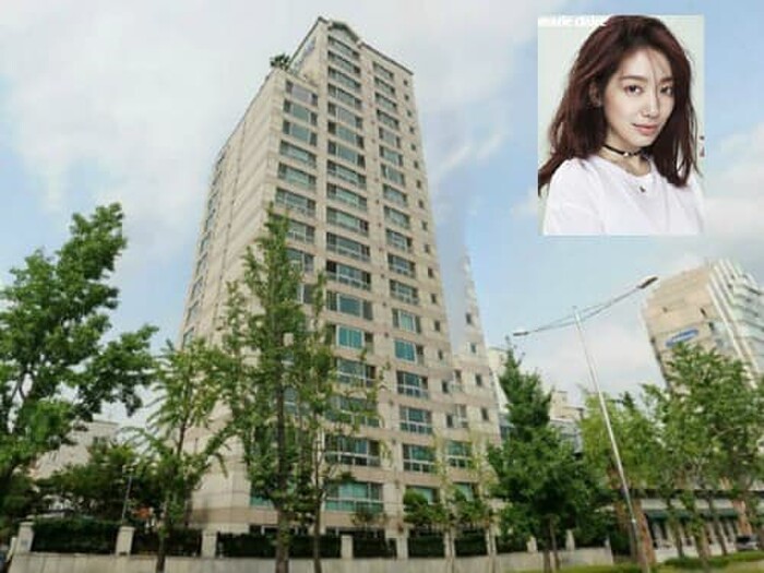 Cặp đôi này đã chuyển tới sống chung tại một căn hộ hạng sang.