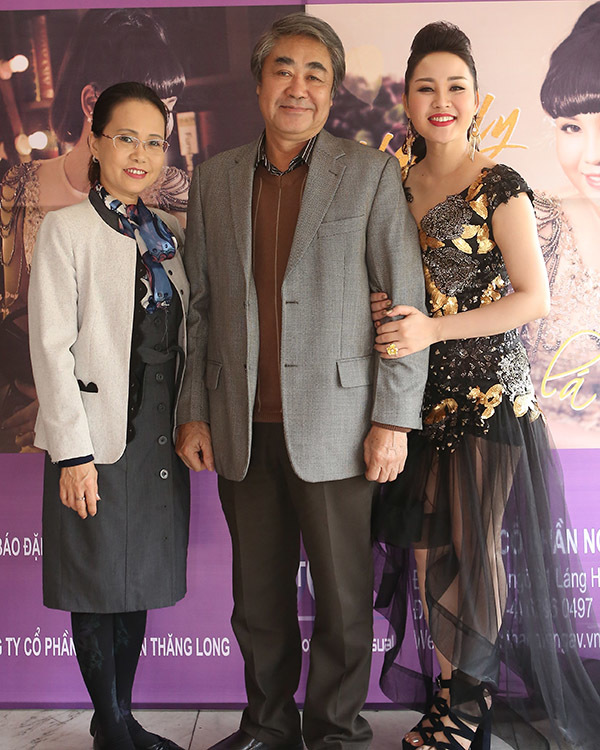 NSND Quang Thọ và bà xã Ngọc Thanh tham dự một sự kiện.