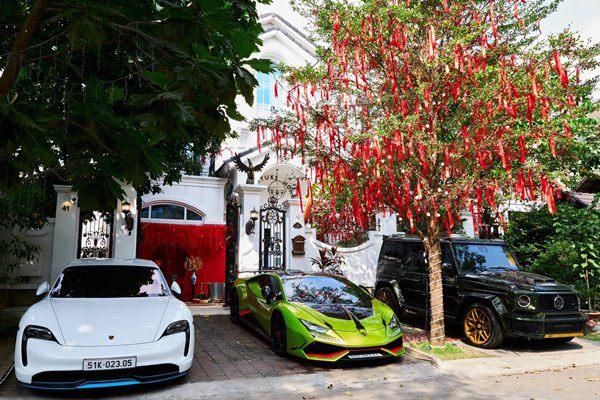 Bởi vậy, cũng chẳng có gì là lạ khi mới đây họ khoe ảnh cận việc trang hoàng nhà cửa đón Tết. Toàn bộ không gian biệt thự 22 tỷ được 