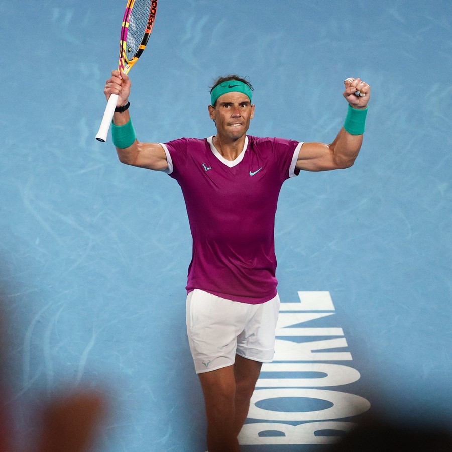 Không hề nao núng, Nadal vùng lên mạnh mẽ ở set 3 để giành chiến thắng 6-4