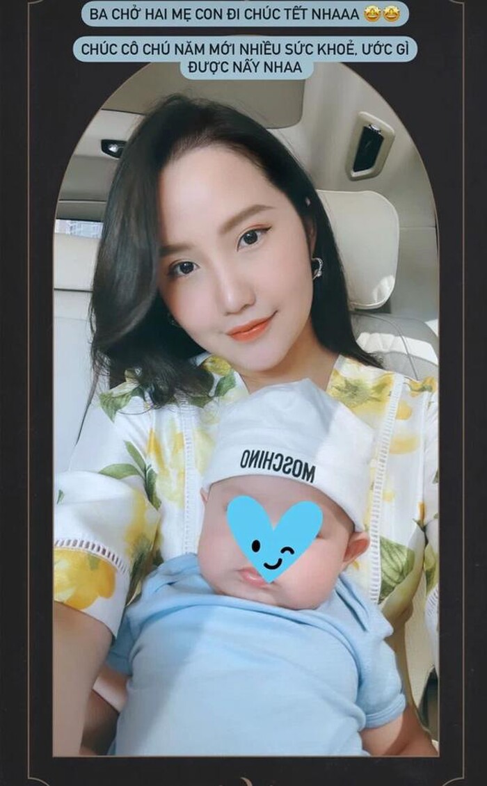 Được biết, bức ảnh này được ghi lại khi cả gia đình cùng nhau đi chúc Tết.