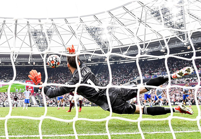 ... nhiều người cho rằng De Gea đi qua thời đỉnh cao nhưng bằng quyết tâm và phấn đấu không ngừng, anh đã trở lại mạnh mẽ...
