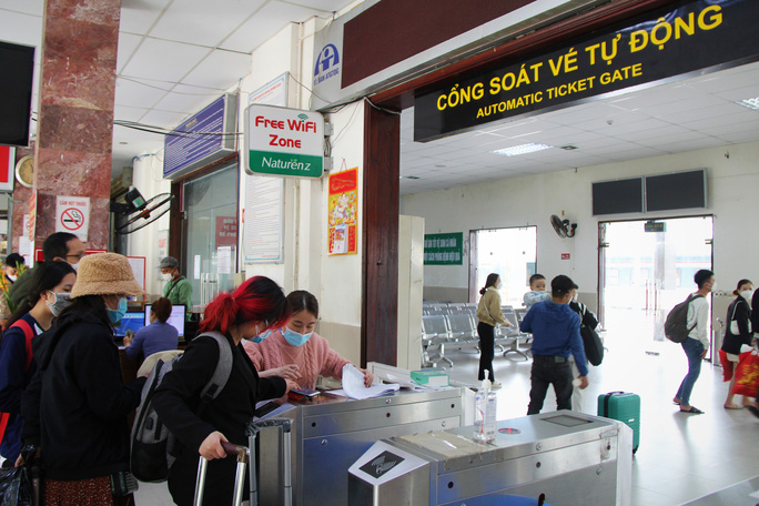 Ga Đà Nẵng đã đề xuất tổng công ty lắp thêm các toa vào các cặp tàu để tăng cường số vé bán ra, phục vụ người dân