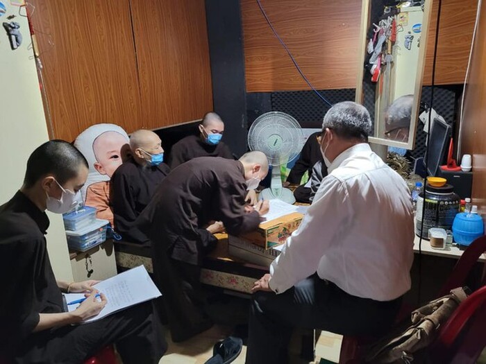 Buổi làm việc của những người trong Tịnh thất Bồng Lai với các luật sư