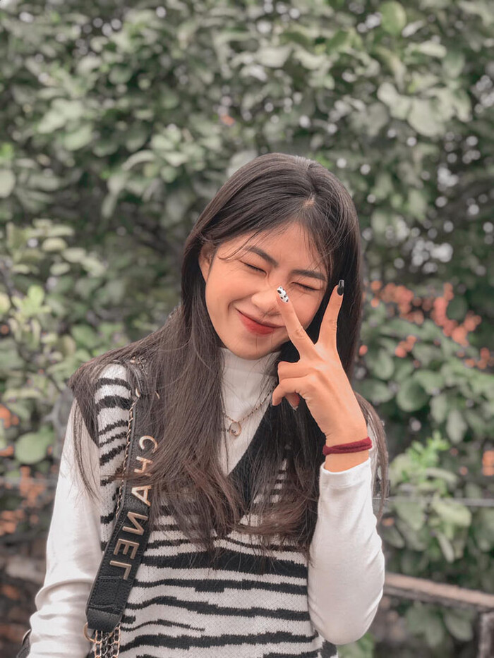 Nhan sắc ngoài đời của cô nàng khiến triệu trái tim 