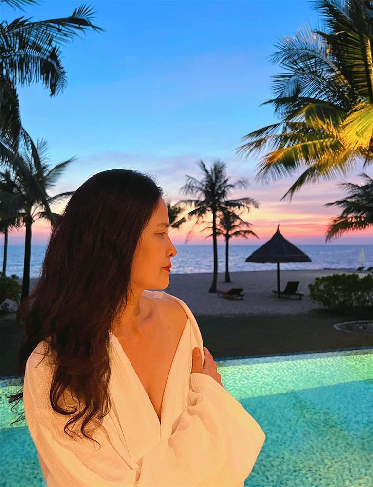 Mẹ Mù Tạt trông cực thần thái qua góc máy của con gái.