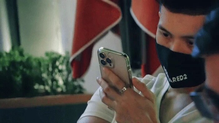 Clip ghi lại khoảnh khắc Lâm Bảo Châu không để tâm đến Lệ Quyên khi đang biểu diễn.