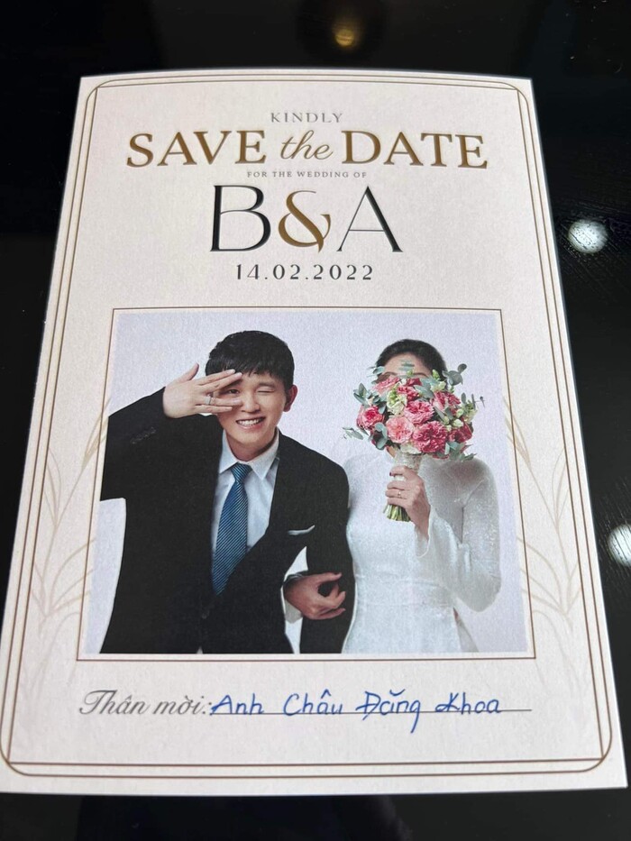 Châu Đăng Khoa cũng đã nhận được thiệp cưới.